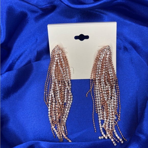 NWT Rose Gold and Crystal Chandelier Tassel Earrings - Picture 3 of 6